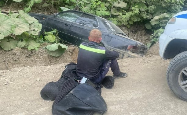 "Машина в кювете, водитель не пострадал": пьяный бесправник на "Висте" вылетел с дороги в Пятиречье