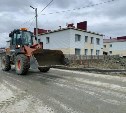 За подрядчиком, затянувшим сроки ремонта улицы в сахалинском селе, теперь внимательно наблюдают власти