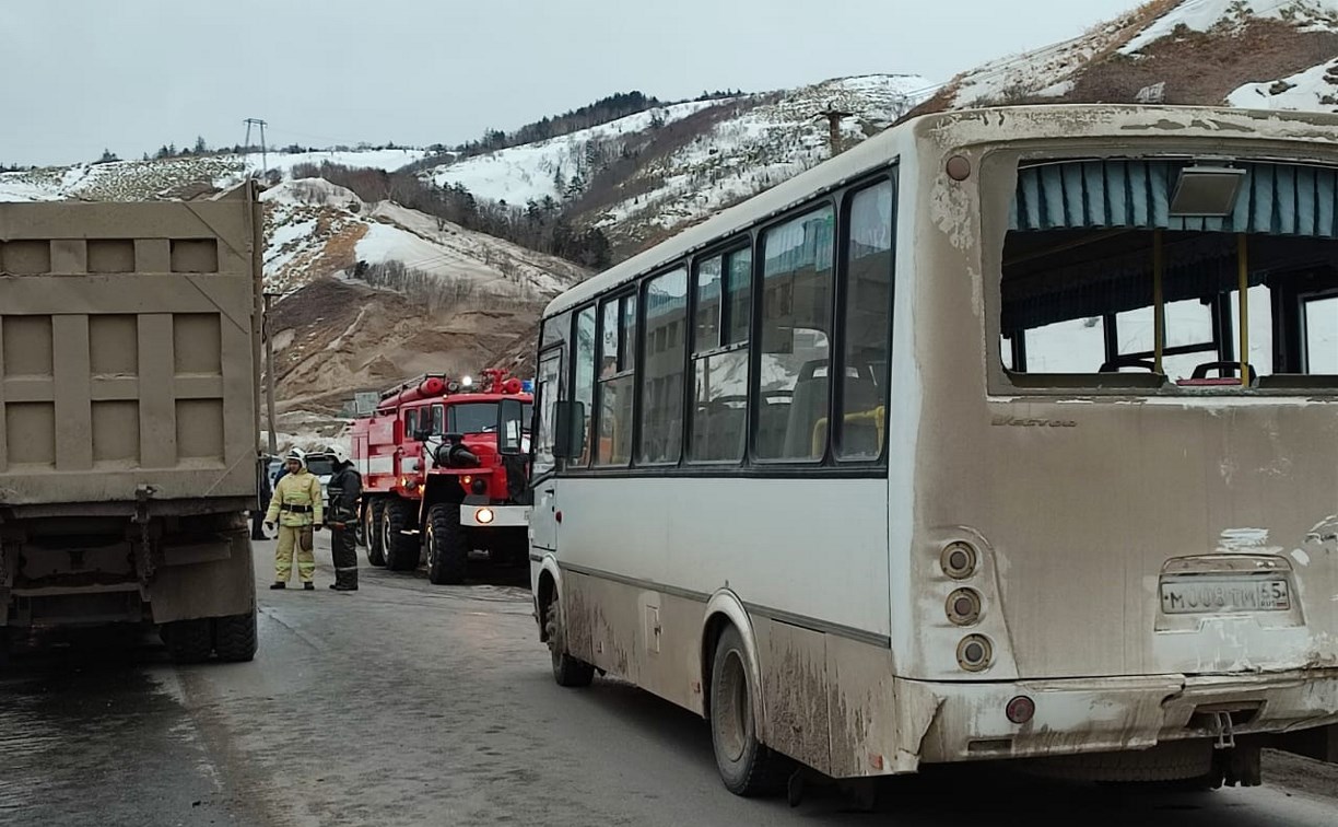 Следователи завели уголовное дело по факту смерти сахалинца в ДТП с пассажирским автобусом 