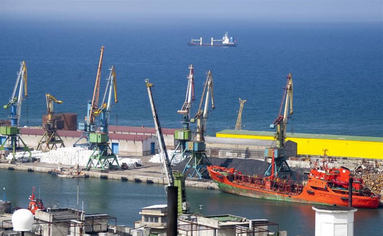Региональная энергетическая комиссия разъяснила информацию о тарифах в холмском порту