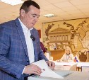 Губернатор Валерий Лимаренко одним из первых проголосовал на выборах президента РФ