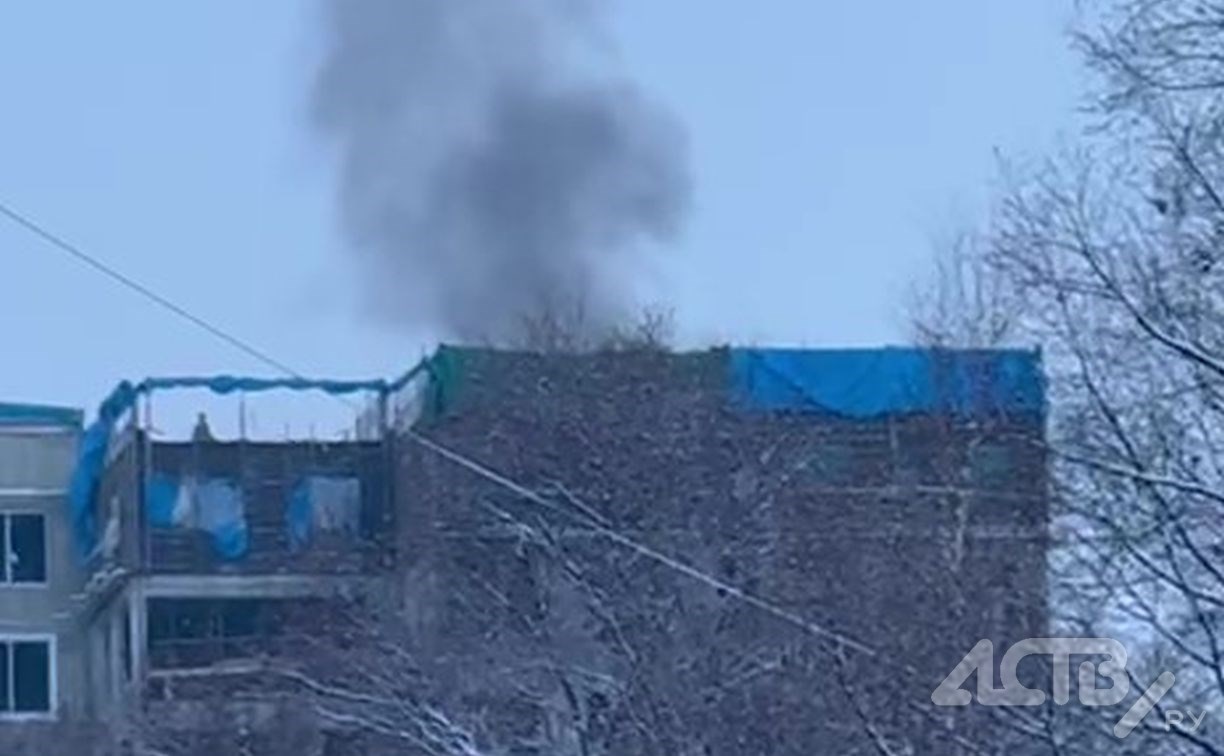 Взрыв произошёл в шахте лифта: что ещё известно о происшествии на стройке в Южно-Сахалинске