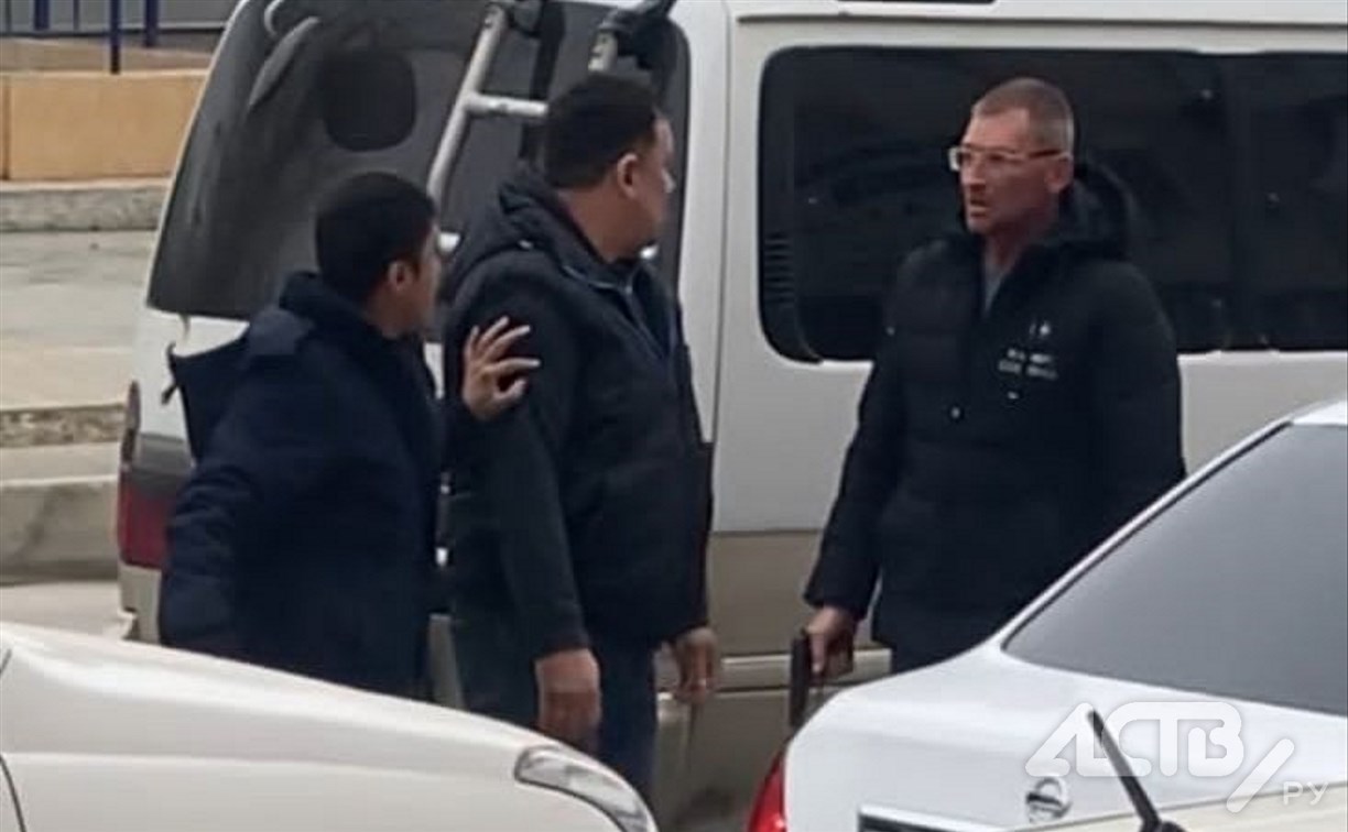 Автомобилист в Южно-Сахалинске с помощью пистолета собрался решить дорожный конфликт 