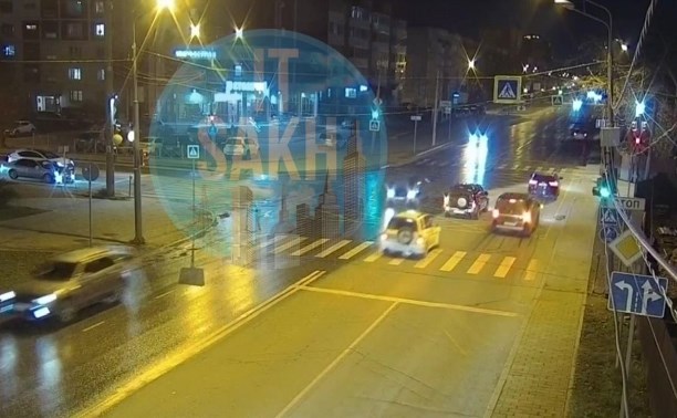 Автомобиль протаранили на перекрёстке в Южно-Сахалинске