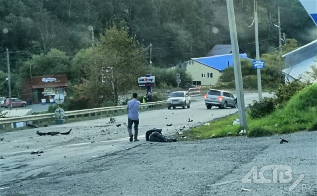 Мотоциклист погиб при столкновении с внедорожником в Холмске