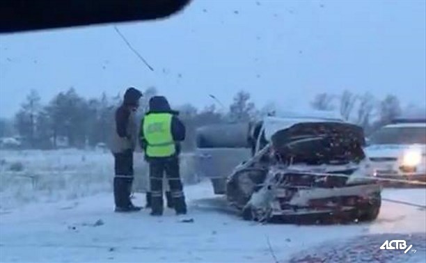 Nissan Tiida врезался в междугородний автобус в Березняках