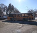 Рейсовый автобус и джип столкнулись в центре Южно-Сахалинска