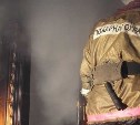 В Ногликах загорелся чердак дома площадью 200 квадратов 