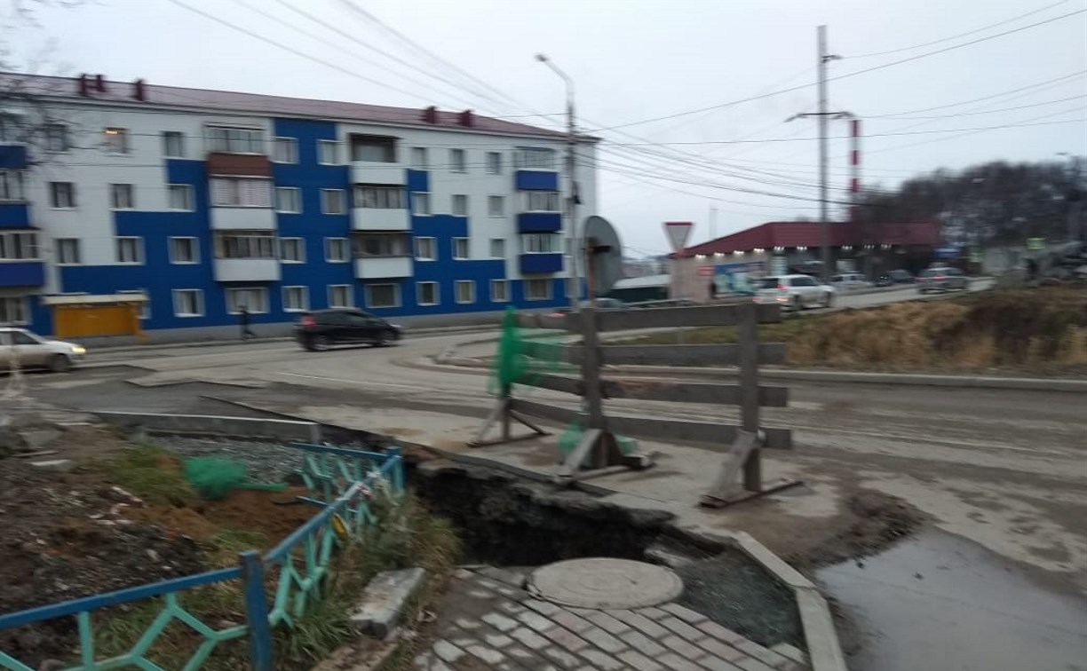 Жители Корсакова боятся ходить по тёмной дороге без тротуаров