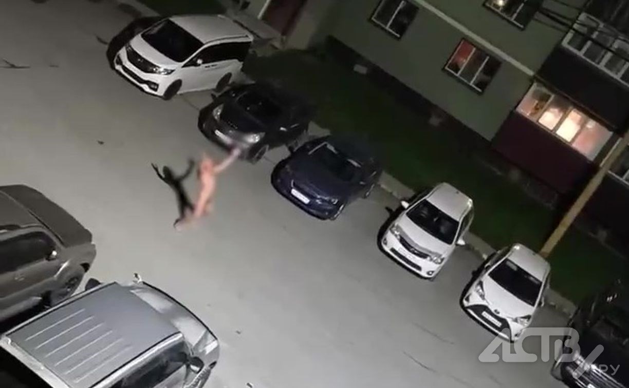 "Господи, помилуй": в Новотроицком сахалинец по ночам ходит голым по двору и громко просит о пощаде