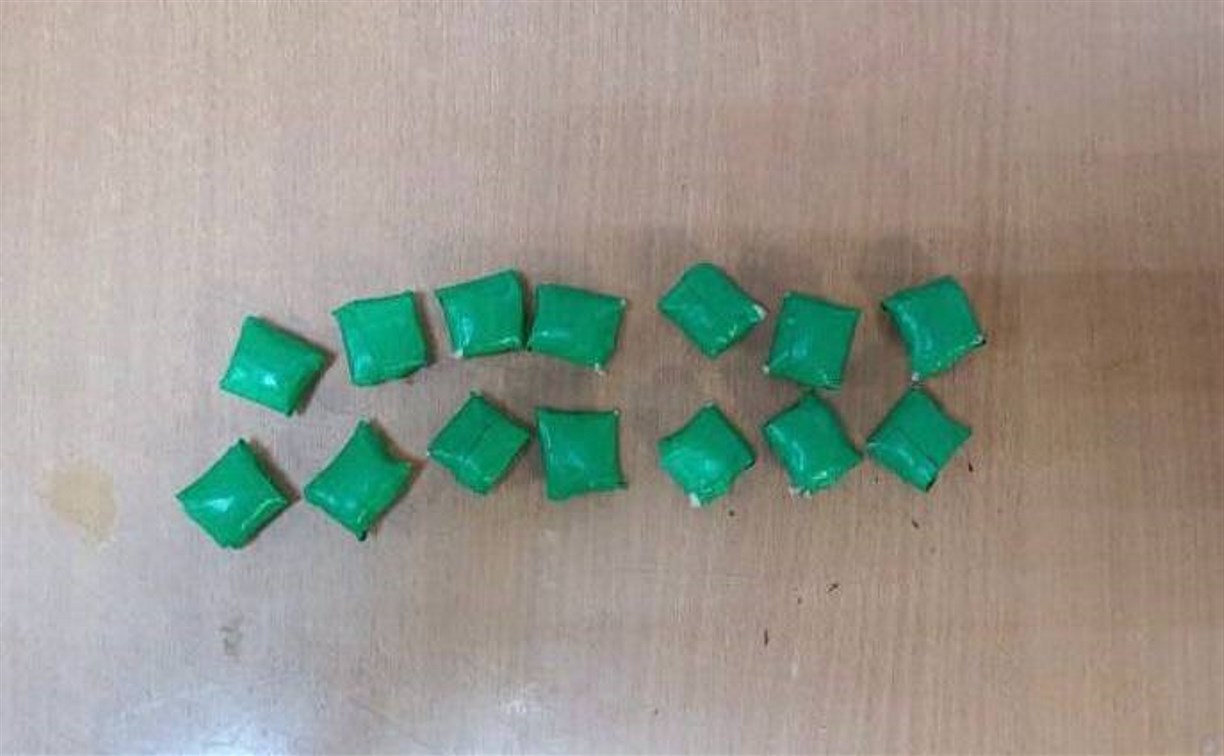 На Сахалине задержали наркозакладчика, который прибыл на заработки из Самары 