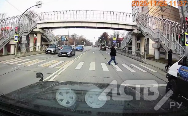 Автохам в Южно-Сахалинске не дотерпел до зелёного сигнала светофора