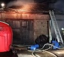 Автомобиль сгорел в гаражном боксе на Курилах