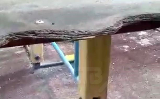 Жительница Троицкого пожаловалась на "калечащую детей" дворовую площадку