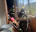 Два расчёта работали на месте пожара в Поронайске - квартиру заволокло дымом