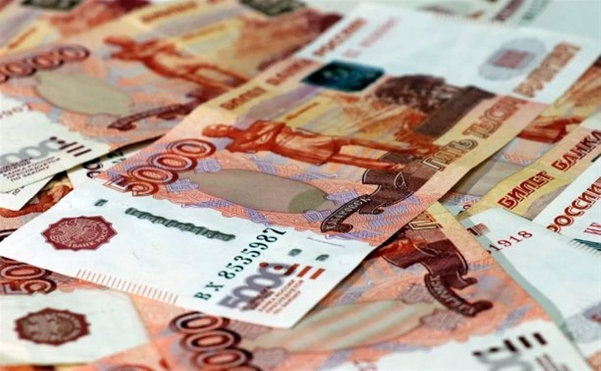 Сахалинка помогла пенсионеру дойти до скамейки и украла у него 50 тысяч рублей