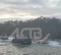Большая вода отрезала путь сахалинским рыбакам с озера Невского - в ловушку попала колонна авто