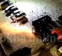 Металл пробит насквозь: седан врезался в контейнерную площадку и машину в Охе