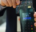 Сосед нашёл кредитную карту жительницы Корсакова и пошёл тратить деньги 