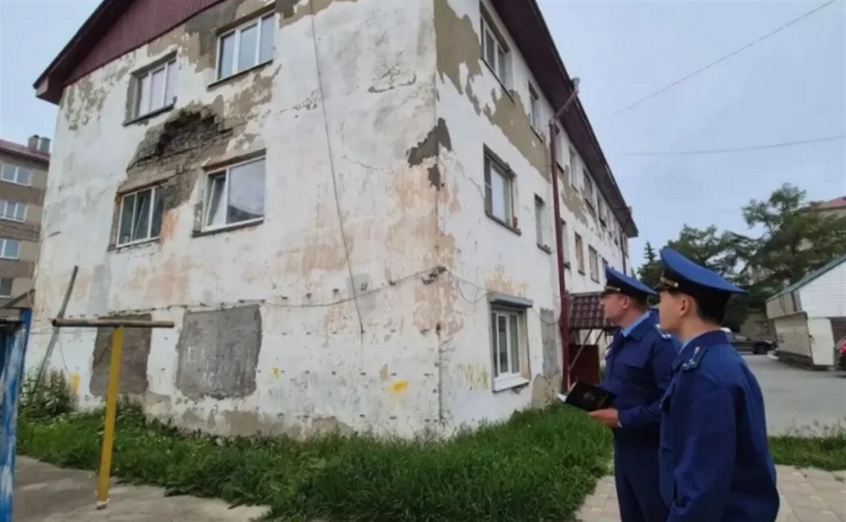 Прокуратура проверит состояние многоквартирного дома в Аниве