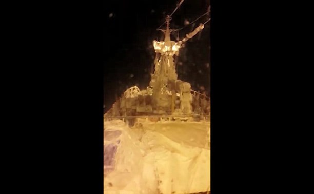 Власти опубликовали видео с «Востока», снятое в разгар шторма
