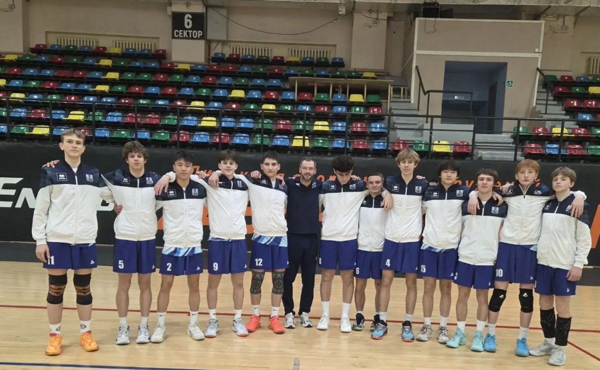 Сахалинские волейболисты взяли серебро первенства ДФО