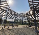 Качели, батуты и боксёрская груша: в Макарове благоустроили зону отдыха "Набережная"