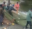 Мужчины вылавливали сетями рыбу в Корсаковском районе на глазах у инспекторов  