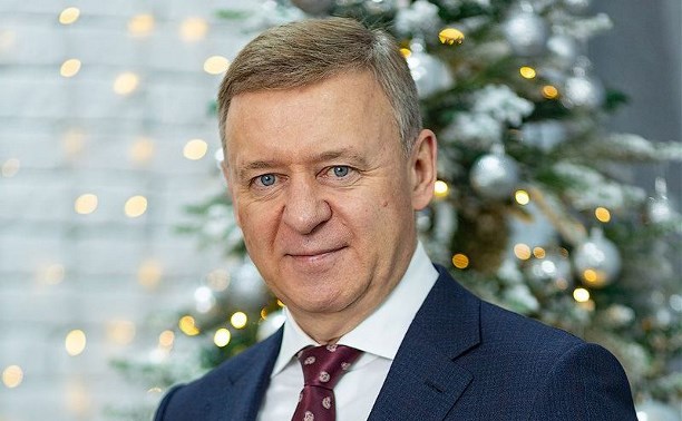 Мэр Южно-Сахалинска Сергей Надсадин поздравляет горожан с наступающим Новым годом