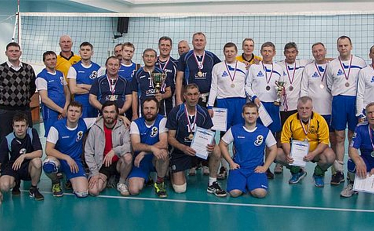 Турнир ветеранов по волейболу прошел в Южно-Сахалинске