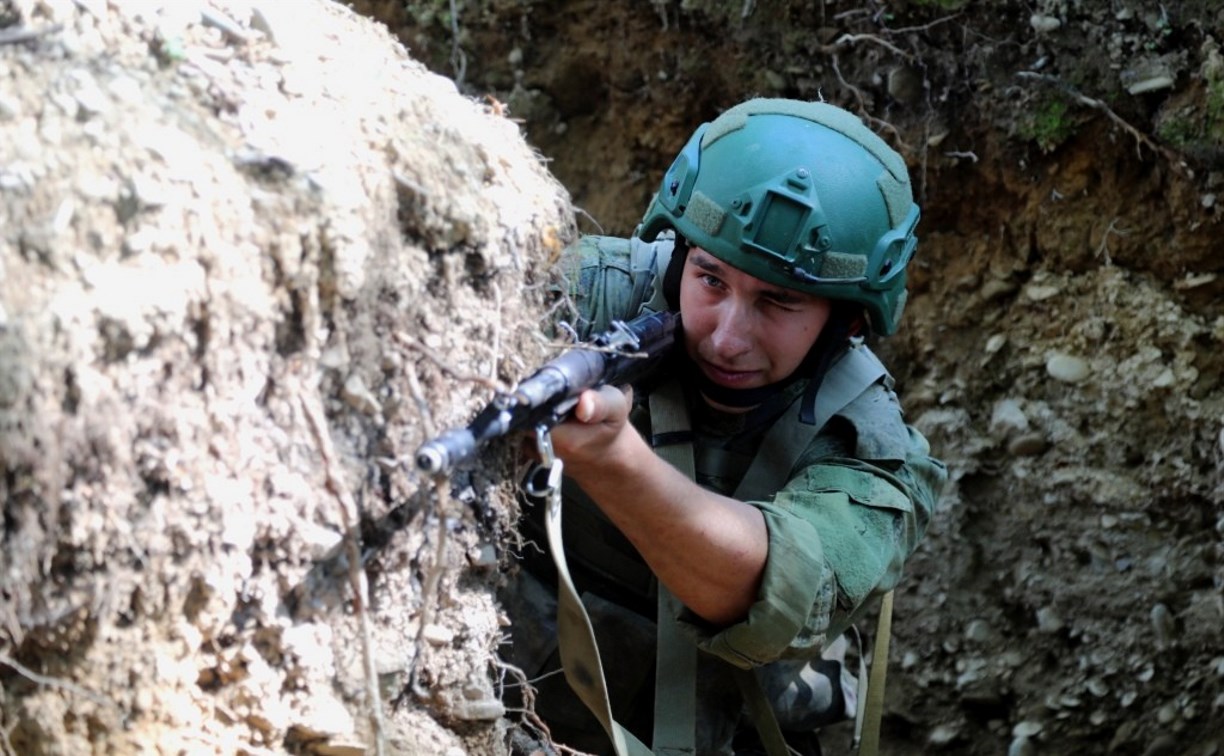 Военнослужащие ВВО на Сахалине обучаются штурмовать позиции условного противника
