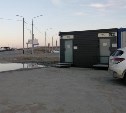 Сахалинцы, отдыхающие в Охотском, вынуждены справлять нужду за остановкой