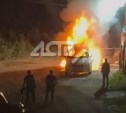 "Был хлопок, как выстрел, а потом мужик стал кричать": в Южно-Сахалинске сгорел автомобиль