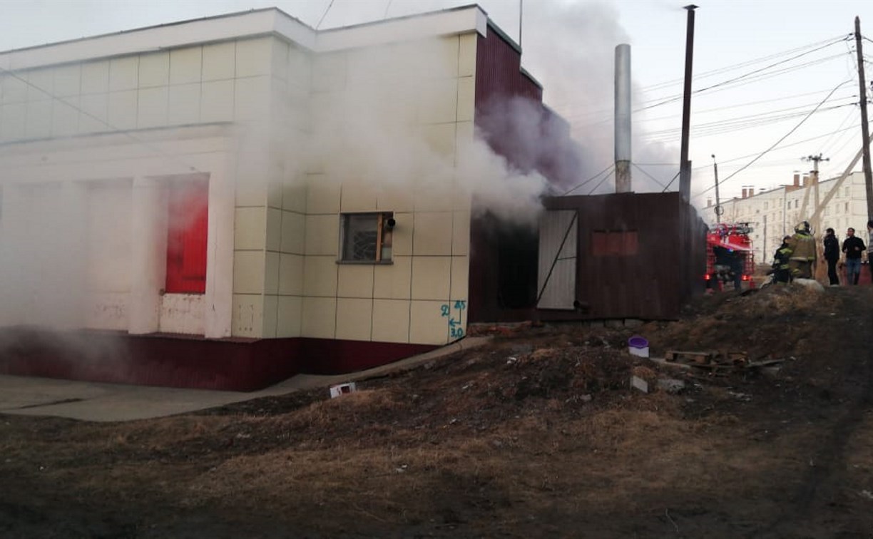 Пристройка к кафе "Лизгистан" загорелась в Корсакове