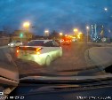 "Жёстко подрезал": безумный поступок автомобилиста едва не привёл к ДТП в Южно-Сахалинске