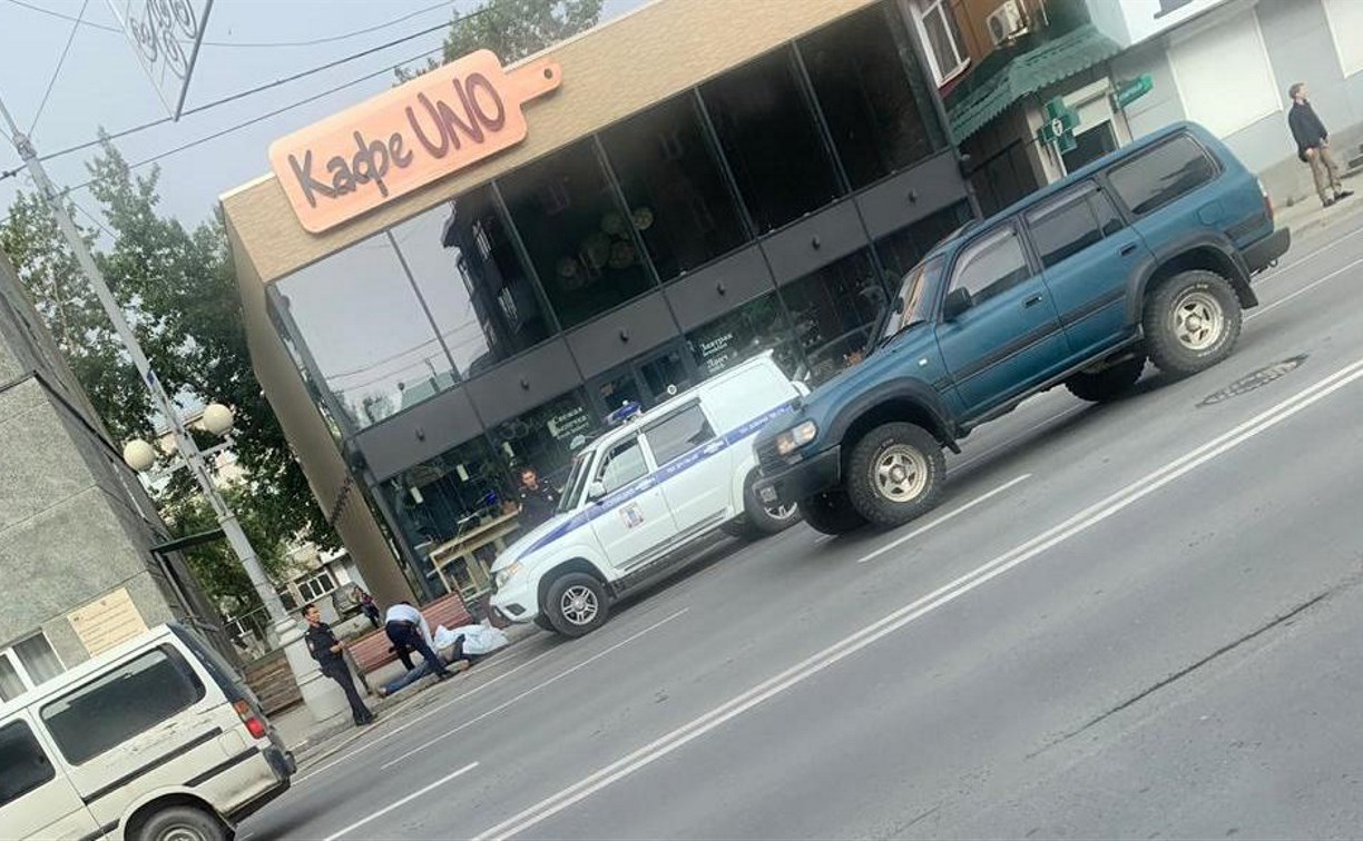 Утром возле кафе в Южно-Сахалинске нашли труп