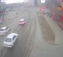 Автомобиль в Южно-Сахалинске промчался мимо людей по "зебре" и попал в ДТП