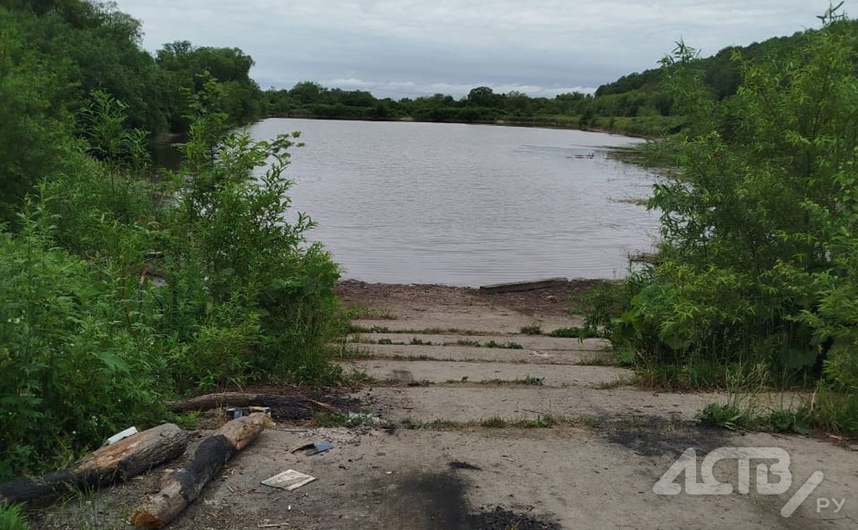 Южносахалинка рассказала, как неизвестные откачивают воду из озера Танкового в цистерны