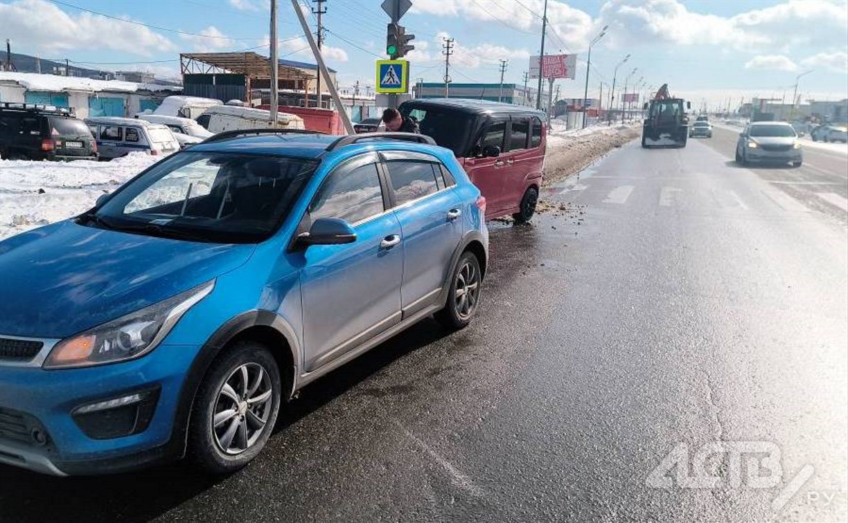 Очевидцев столкновения  Kia Rio  и Honda N-BOX ищут в Южно-Сахалинске