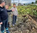 В Томари устраняют последствия тайфуна: перебои с водой, повреждена дорога к ТЭЦ