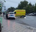 Автомобиль и самокат столкнулись в Южно-Сахалинске