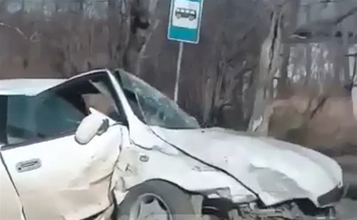 Как будто пожевали: в Александровске-Сахалинском столкнулись два автомобиля