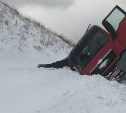 Грузовик на летней резине опрокинулся в Поляково