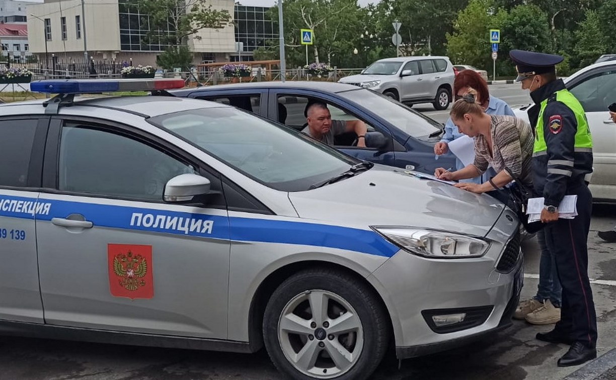 Восемь нелегальных таксистов поймали на Сахалине