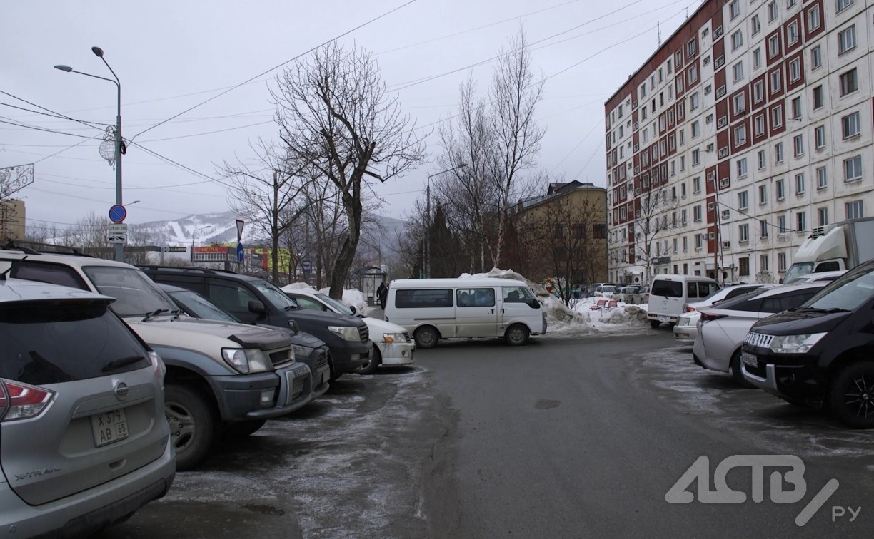 Оживлённый перекрёсток в Южно-Сахалинске обвешают знаками