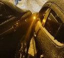 Очевидцев столкновения Toyota Corolla Axio и Mazda Axela ищут в Южно-Сахалинске