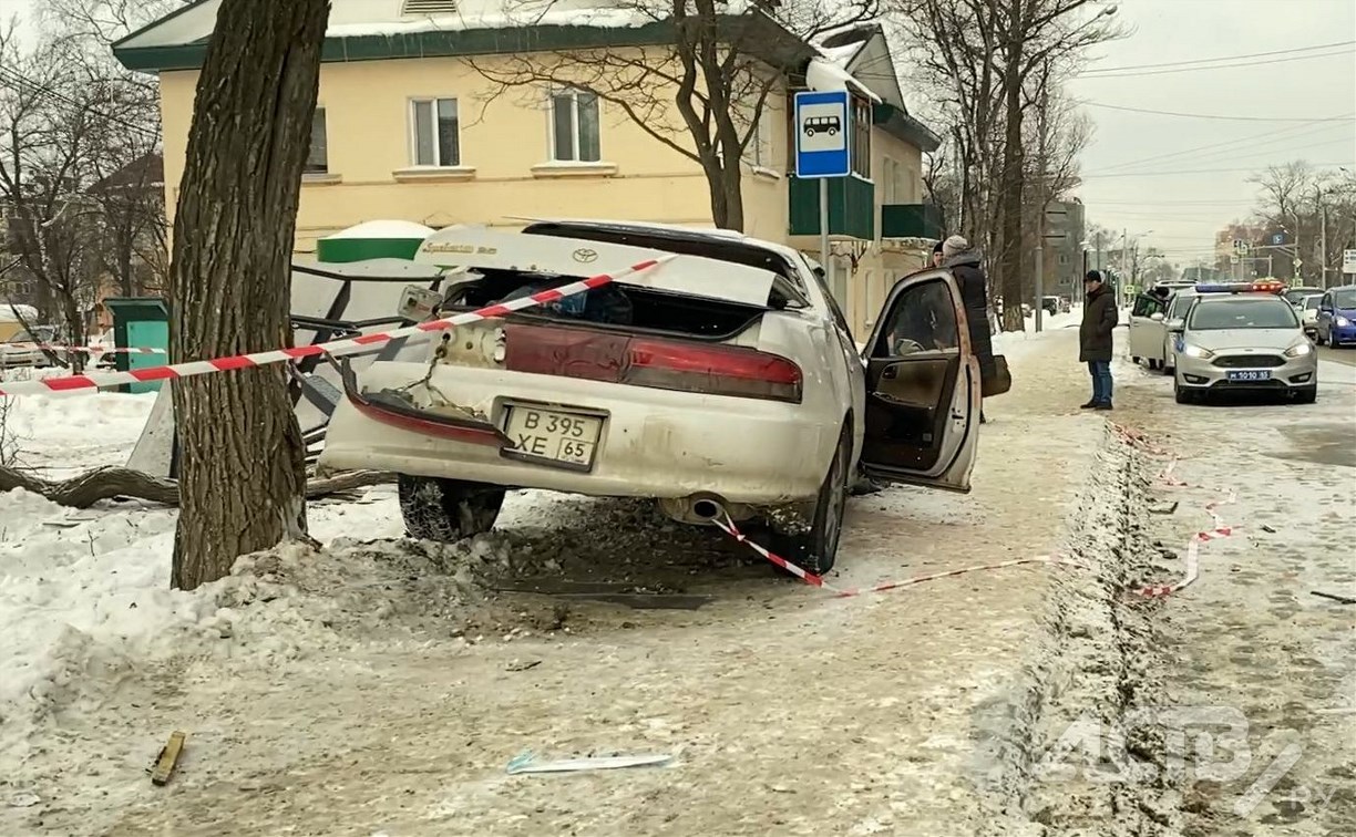 Следком: у водителя, сбившего людей на остановке в Южно-Сахалинске, не было прав