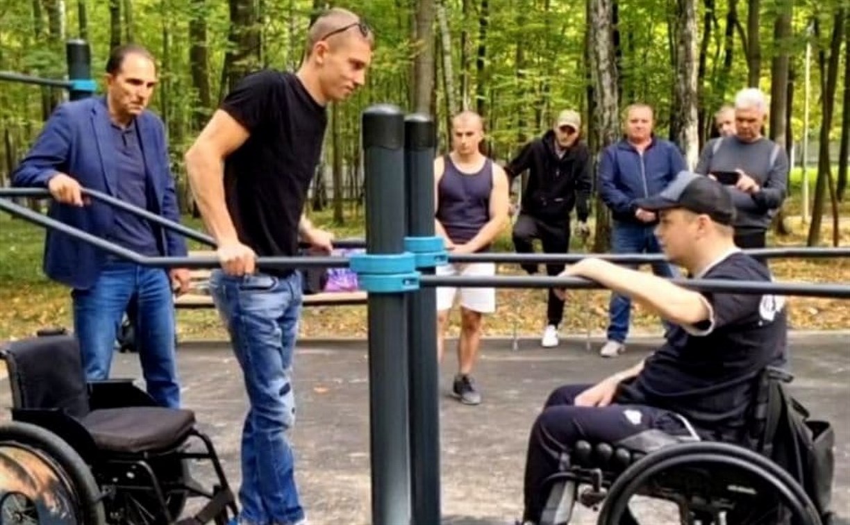 Сахалинцы подарили госпиталю им. Бурденко спортивную гимнастическую площадку для раненых бойцов