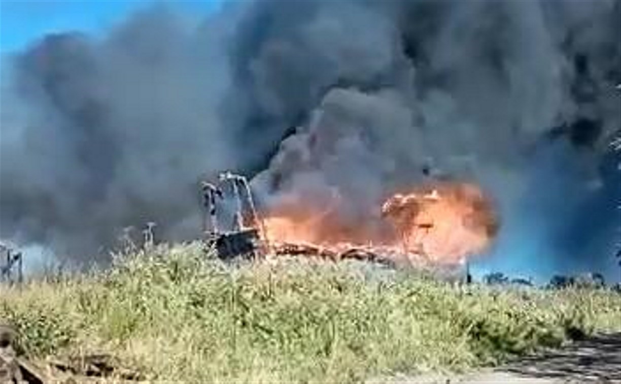 Пожар в Вахрушеве уничтожил 300 "квадратов" хозпостройки и гаражей