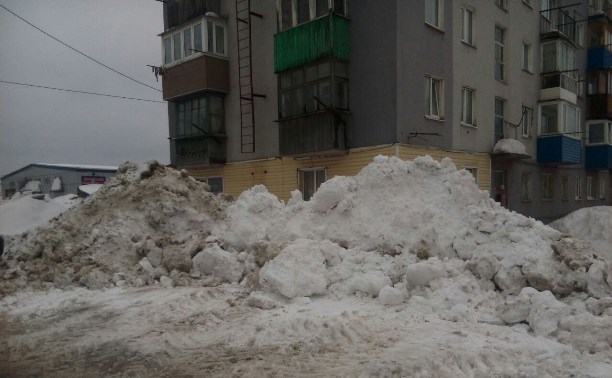 Холмчанам предлагают позвонить, если снег не вывозят вовремя Холмчанам предлагают позвонить, если снег не вывозят вовремя
